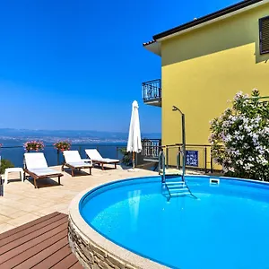  Apartament Laurus-3 By Interhome